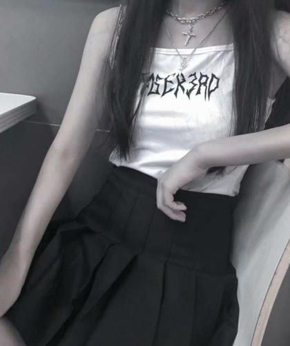 《我漂亮得主角都要哭着唱征服》作者：宝帝少