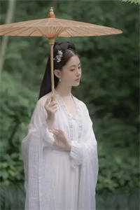 《我靠妆造手艺卷死娱乐圈》作者：晨曦岛屿小说阅读