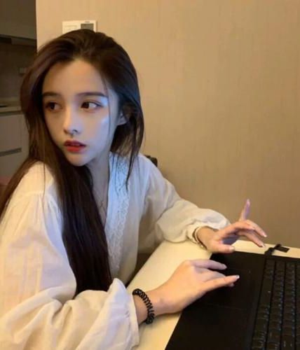 穿成顶流的豪门亲姐姐小说阅读